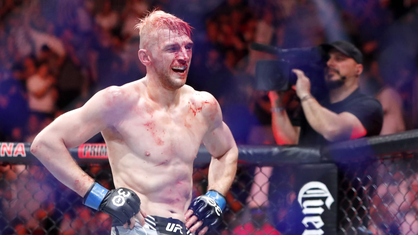 Mateusz Gamrot vs. Dan Hooker is our prediction for UFC 305 Fight of the Night