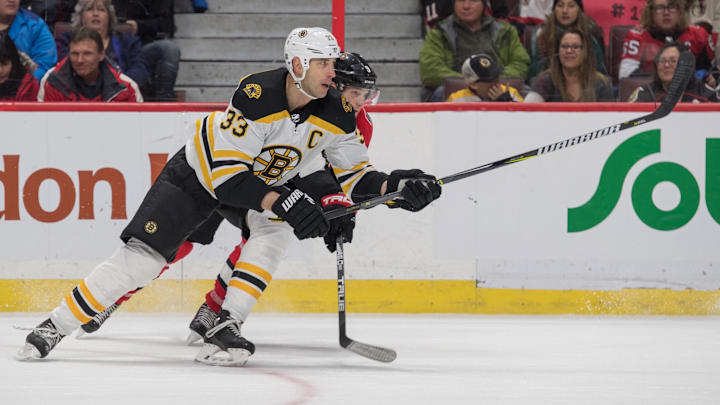 Dec 30, 2017; Ottawa, Ontario, CAN; Boston Bruins defenseman Zdeno Chara (33) clears the puck in the second period against the Ottawa Senators at Canadian Tire Centre. Mandatory Credit: Marc DesRosiers-Imagn Images Dec 30, 2017; Ottawa, Ontario, CAN; Boston Bruins defenseman Zdeno Chara (33) clears the puck in the second period against the Ottawa Senators at Canadian Tire Centre. Mandatory Credit: Marc DesRosiers-Imagn Images