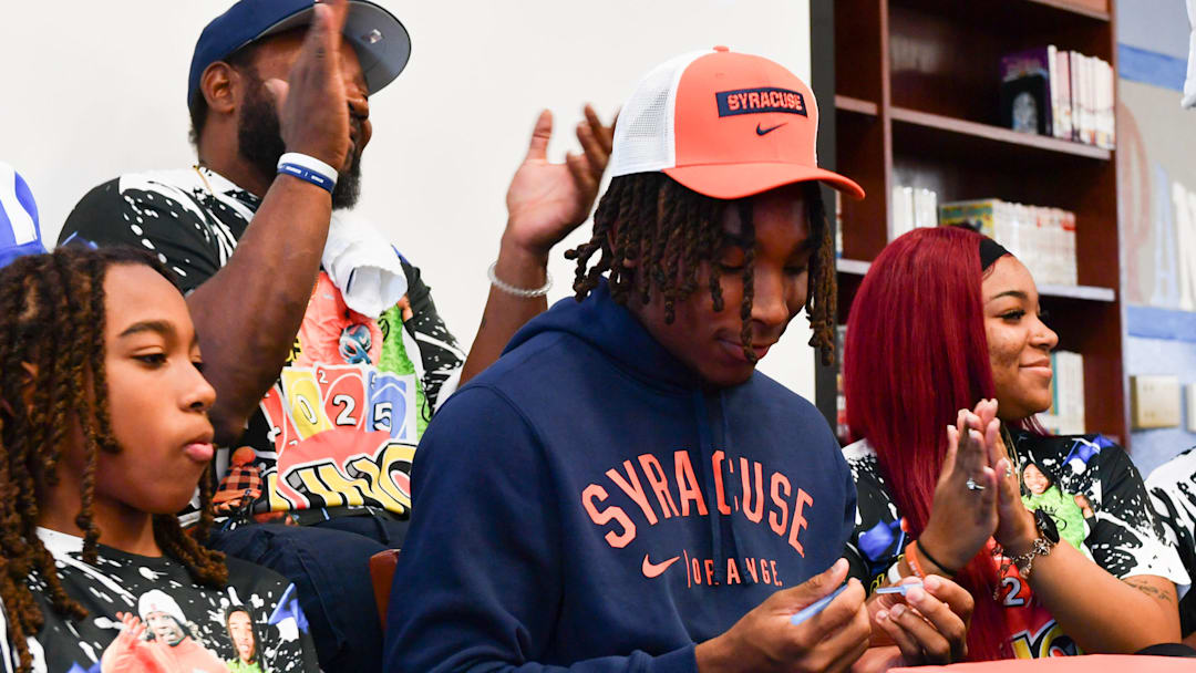 Heritage HIgh football standout Demetres Samuel, Jr. signs with Syracuse during the NCAA early signing period Wednesday, December 4, 2024. Craig Bailey/FLORIDA TODAY via USA TODAY NETWORK