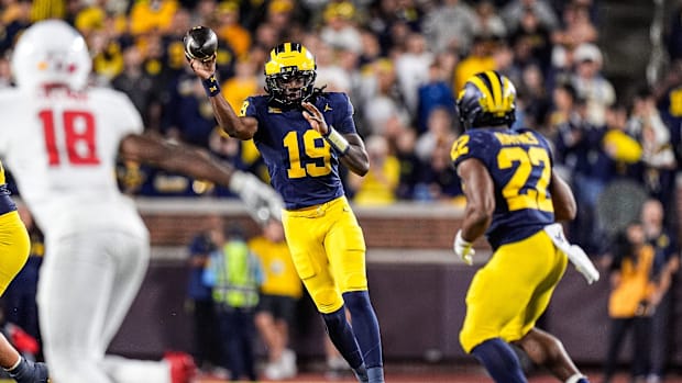 Michigan quarterback Bryce Underwood (19), running back Justice Haynes (22)