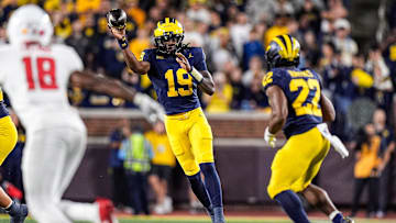 Michigan quarterback Bryce Underwood (19) makes a pass against running back Justice Haynes (22) against New Mexico during the second half at Michigan Stadium in Ann Arbor on Saturday, August 30, 2025.