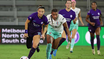 Orlando Pride defender Kerry Abello (25)  dribbles the ball during the second halfagainst the Kansas City Current at Inter&Co Stadium 