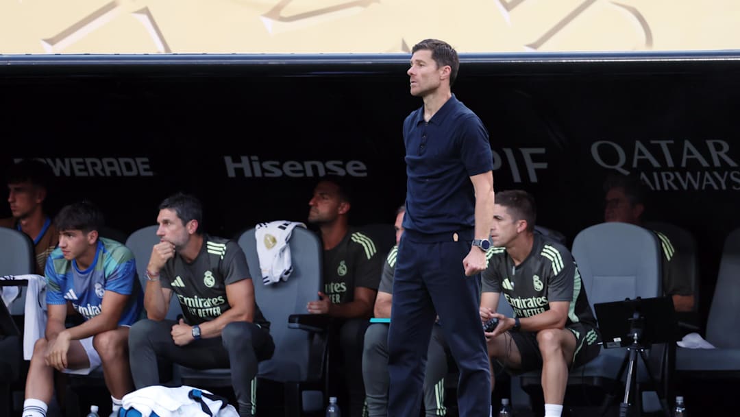 Jul 9, 2025; East Rutherford, New Jersey, USA; Real Madrid CF head coach Xabi Alonso looks on against Paris Saint-Germain during the second half during a semifinal match of the 2025 FIFA Club World Cup at MetLife Stadium. Mandatory Credit: Vincent Carchietta-Imagn Images Jul 9, 2025; East Rutherford, New Jersey, USA; Real Madrid CF head coach Xabi Alonso looks on against Paris Saint-Germain during the second half during a semifinal match of the 2025 FIFA Club World Cup at MetLife Stadium. Mandatory Credit: Vincent Carchietta-Imagn Images