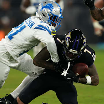 Sep 22, 2025; Baltimore, Maryland, USA; Baltimore Ravens wide receiver Rashod Bateman (7) makes a catch against Detroit Lions cornerback Amik Robertson (21) during the second half at M&T Bank Stadium. Mandatory Credit: Mitch Stringer-Imagn Images