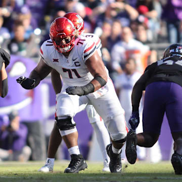 Arizona Wildcats offensive lineman Jonah Savaiinaea (71) blocks in the second quarter against the TCU Horned Frogs at Amon G. Carter Stadium. 