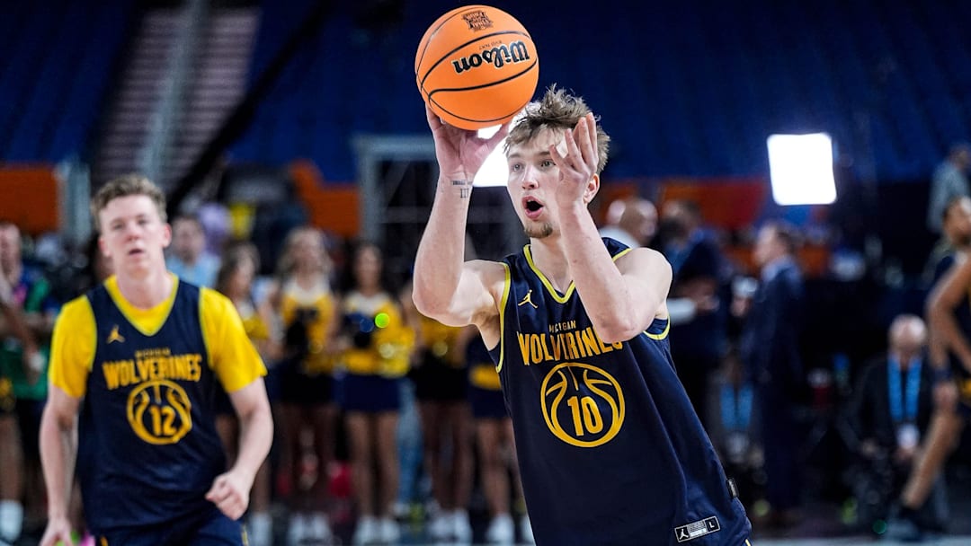 Michigan guard Winters Grady (10) practices at open practice at Lucas Oil Stadium in Indianapolis on Friday, April 3, 2026.