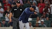 Alex Cora fue expulsado en el partido ante Bravos