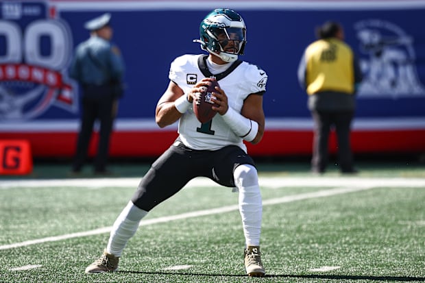 Jalen Hurts Changed Cleats 4 Times in Eagles Win Over Giants