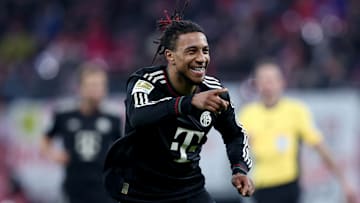 Olise bei den Reds im Gespräch