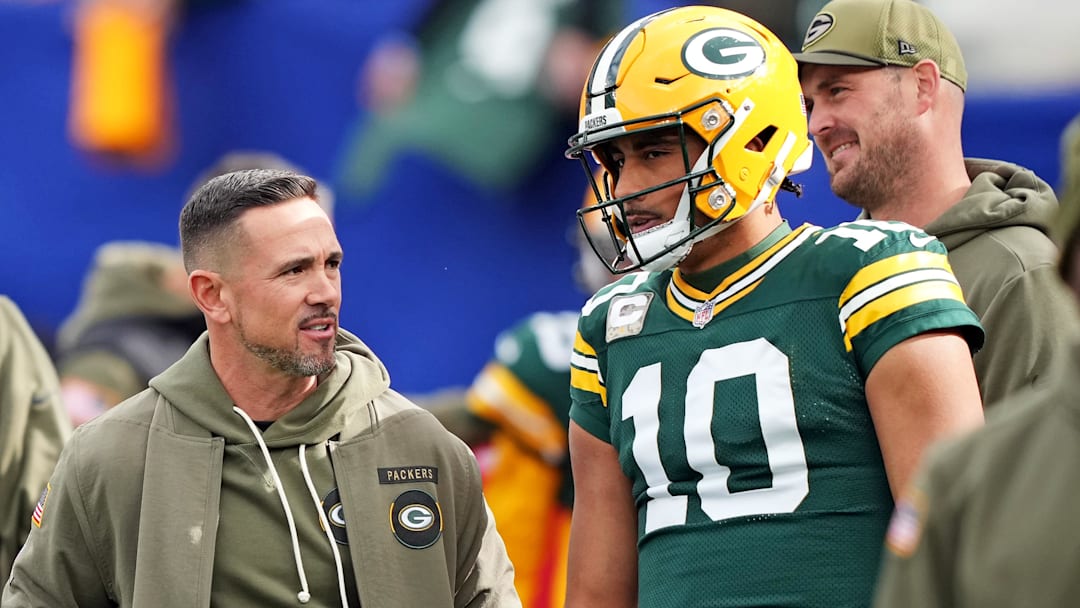 Nov 16, 2025; East Rutherford, New Jersey, USA; Green Bay Packers head coach Matt LaFleur talks with quarterback Jordan Love (10) before the game against the New York Giants at MetLife Stadium. Mandatory Credit: Robert Deutsch-Imagn Images