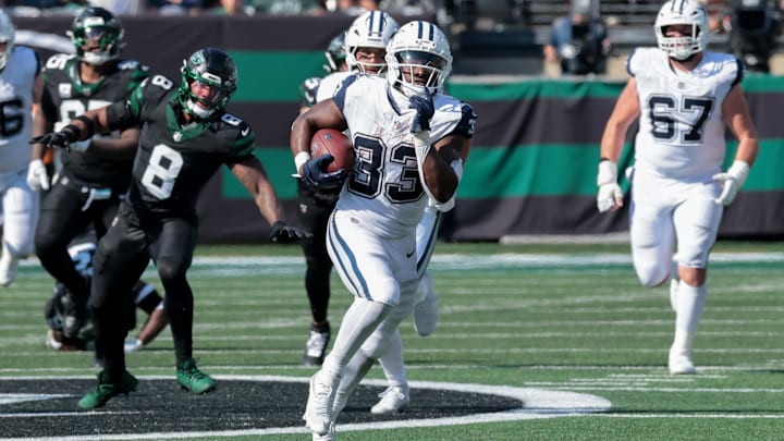 Dallas Cowboys RB Javonte Williams carries the ball against the New York Jets during the first half at MetLife Stadium.