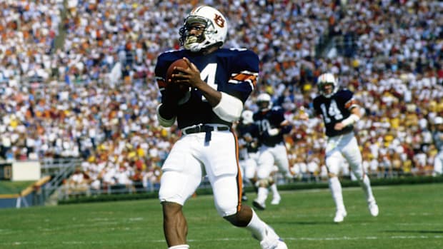 Bo Jackson runs for a touchdown for Auburn against Florida State in 198