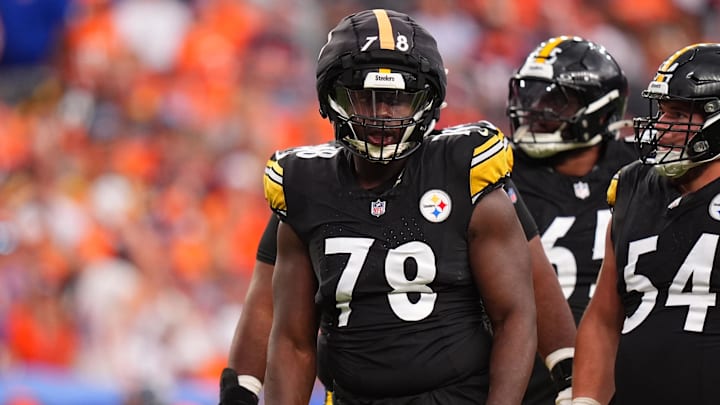 Sep 15, 2024; Denver, Colorado, USA; Pittsburgh Steelers guard James Daniels (78) wears a guardian cap in the second half against the Denver Broncos at Empower Field at Mile High. Mandatory Credit: Ron Chenoy-Imagn Images