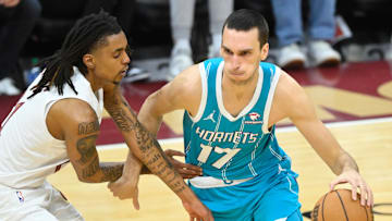 Apr 14, 2024; Cleveland, Ohio, USA; Cleveland Cavaliers forward Emoni Bates (21) defends Charlotte Hornets forward Aleksej Pokusevski (17) in the third quarter at Rocket Mortgage FieldHouse. Mandatory Credit: David Richard-Imagn Images