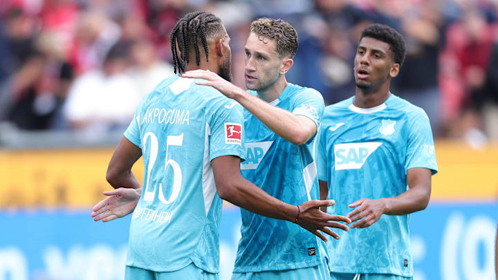 Arthur Chaves (mi.) soll helfen, Augsburg in der Liga zu halten Arthur Chaves (mi.) soll helfen, Augsburg in der Liga zu halten