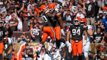 Cleveland Browns defensive end Joe Tryon-Shoyinka