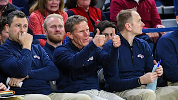 Gonzaga Bulldogs head coach Mark Few and his staff signed Spanish prospect Mario Saint-Supéry to a financial aid agreement.