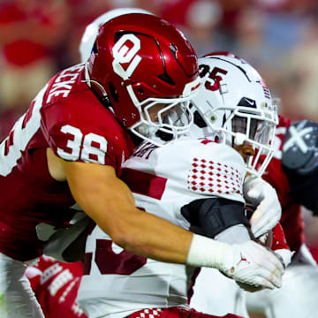 Oklahoma Sooners linebacker Owen Heinecke (38) tackles Temple Owls running back Terrez Worthy.