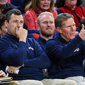 Gonzaga Bulldogs head coach Mark Few and his staff signed Spanish prospect Mario Saint-Supéry to a financial aid agreement.
