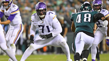 Sep 19, 2022; Philadelphia, Pennsylvania, USA; Minnesota Vikings offensive tackle Christian Darrisaw (71) prepares to block against the Philadelphia Eagles at Lincoln Financial Field. Mandatory Credit: Eric Hartline-Imagn Images