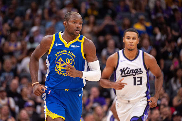 The Golden State Warriors striker Jonathan Kuminga (00) and the Sacramento Kings Keegan Murray (13) striker (13) 