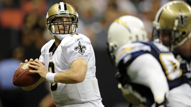New Orleans Saints quarterback Drew Brees (9) looks to pass against the San Diego Chargers