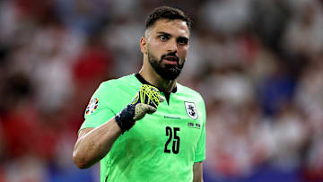 Giorgi Mamardashvili está acertado com o Liverpool para 2025
