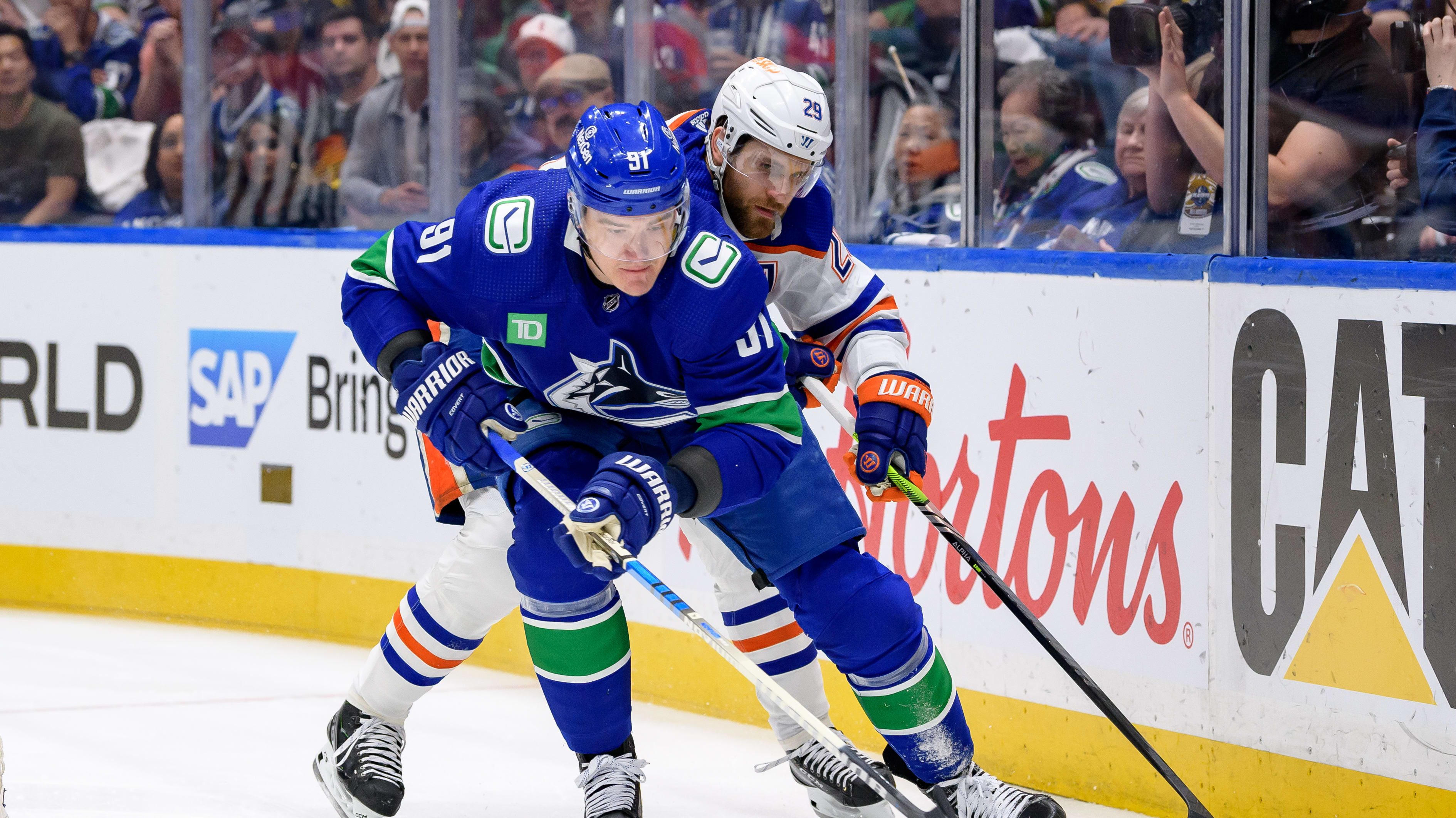 NHL Insider 將波士頓棕熊隊和多倫多楓葉隊與自由球員後衛聯繫起來