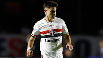 Paraguaio nega versão de rival