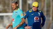 Técnico esboçou equipe para estreia nesta terça-feira