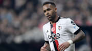 Alex Teixeira está livre no mercado