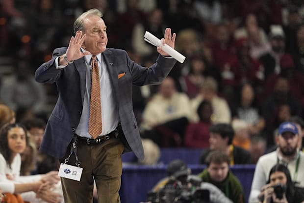 Vic Schaefer coaches against South Carolin