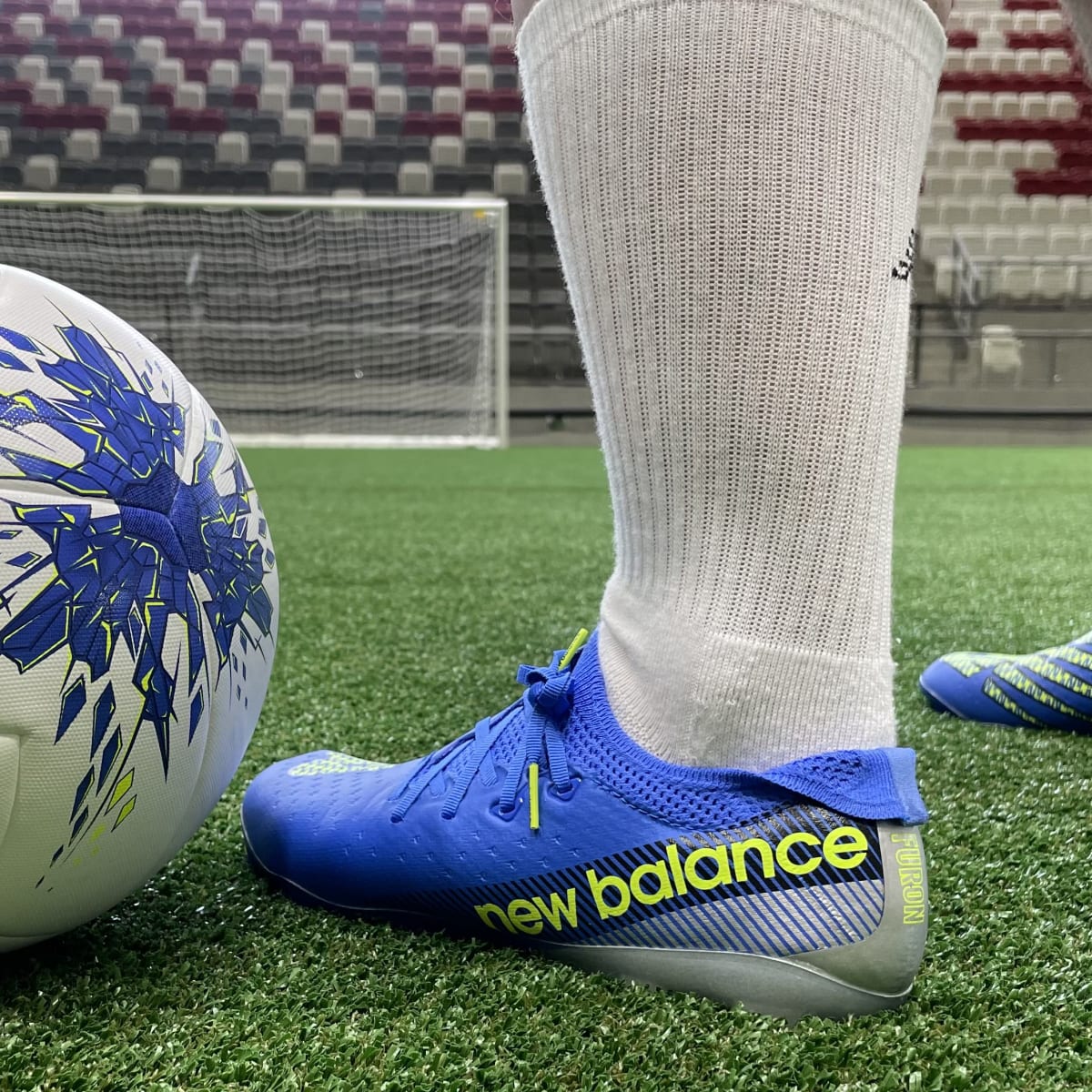 New balance futbol qatar top
