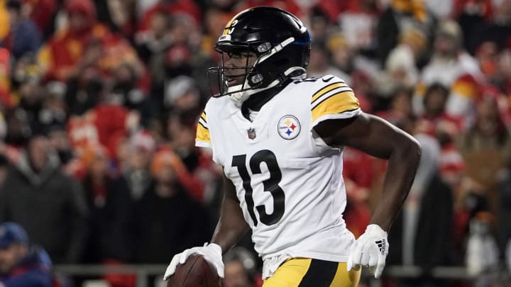 The Atlanta Falcons have signed former Pittsburgh Steelers wide receiver James Washington.