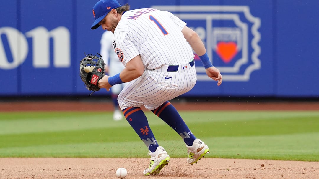 May 28, 2025; New York, New York, USA; New York Mets second baseman Jeff McNeil (1) makes a fielding error during the second inning against the Chicago White Sox at Citi Field. Mandatory Credit: Lucas Boland-Imagn Images