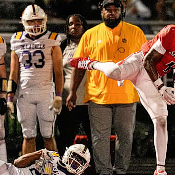 Orchard Lake St. Mary's wide receiver Bryson Williams makes a catch against Warren De La Salle during the first half at Orchard St. Mary's in West Bloomfield Township on Friday, September 13, 2024.