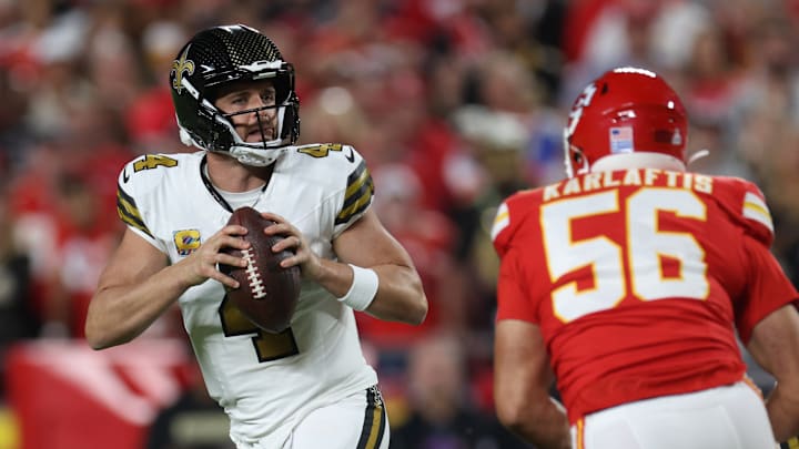 Derek Carr threw a ridiculous interception on the Saints' first series and missed other targets before leaving in the fourth quarter with an oblique injury. 