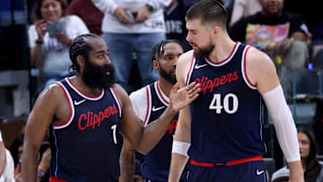 Phoenix Suns v Los Angeles Clippers