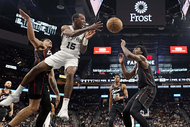 San Antonio Spurs Jamaree Bouyea (15) passes the ball while defended by Detroit Pistons center James Wiseman (13) during.