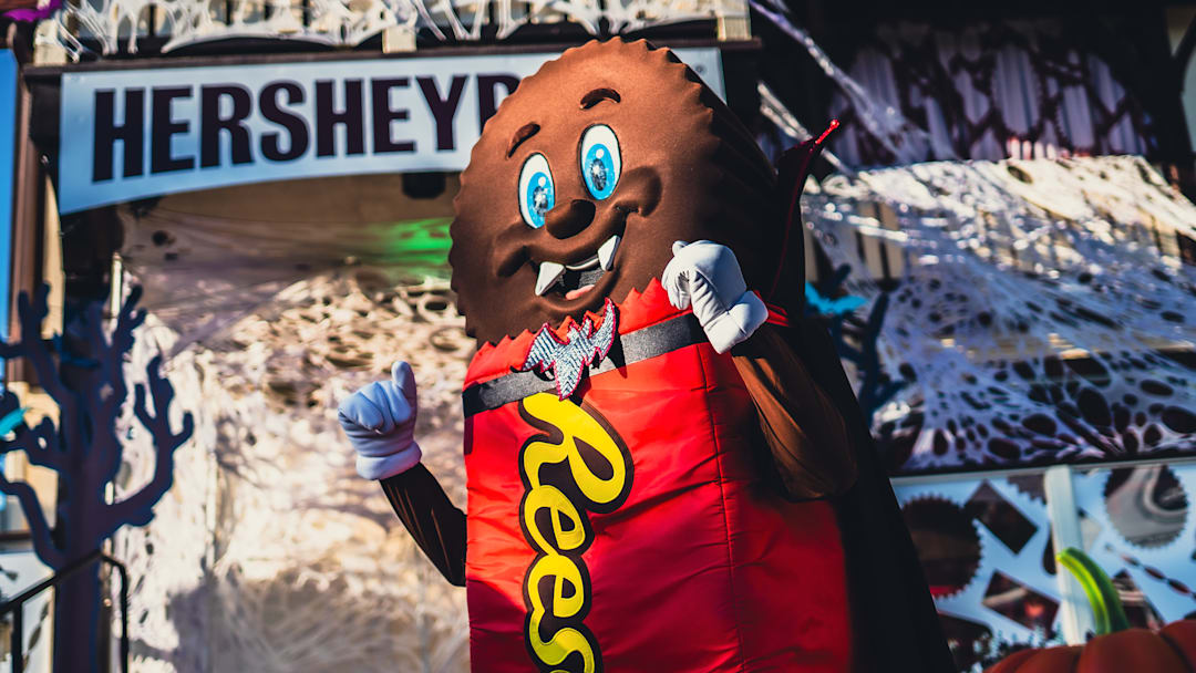 Hersheypark Hersheypark Halloween Hershey Character Sweet Greets. Image courtesy Hershey, Chris Vroman