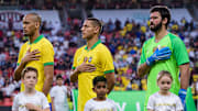 Fabinho (links) und Alisson (rechts) können am Wochenende nicht spielen