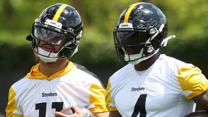 Pittsburgh Steelers wide receiver Michael Pittman Jr. (11) and DK Metcalf (4)