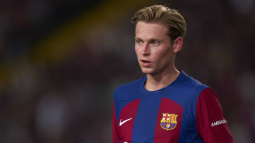 De Jong is willing to risk injury to play in Germany