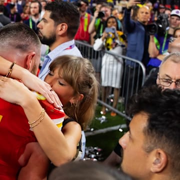 Chiefs tight end Travis Kelce and Taylor Swift announced their engagement on Tuesday.
