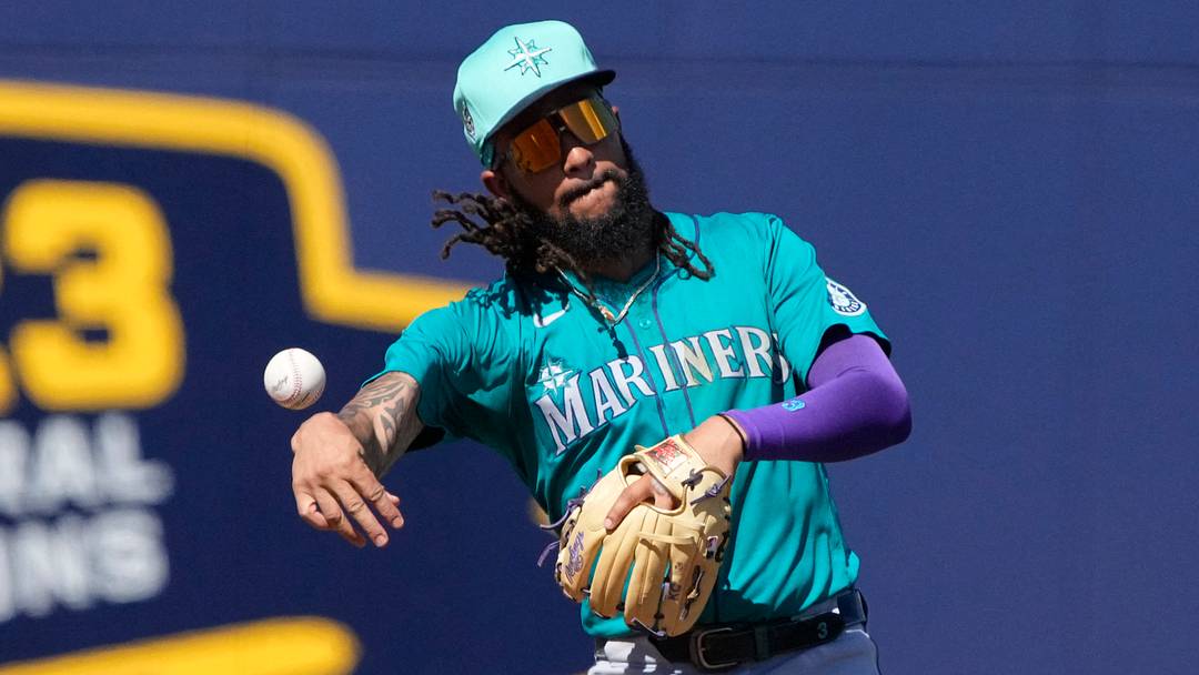 Mar 9, 2024; Phoenix, Arizona, USA; Seattle Mariners shortstop JP Crawford (3) flips the ball for an out against the Milwaukee Brewers in the third inning at American Family Fields of Phoenix. Mandatory Credit: Rick Scuteri-USA TODAY Sports Mar 9, 2024; Phoenix, Arizona, USA; Seattle Mariners shortstop JP Crawford (3) flips the ball for an out against the Milwaukee Brewers in the third inning at American Family Fields of Phoenix. Mandatory Credit: Rick Scuteri-USA TODAY Sports