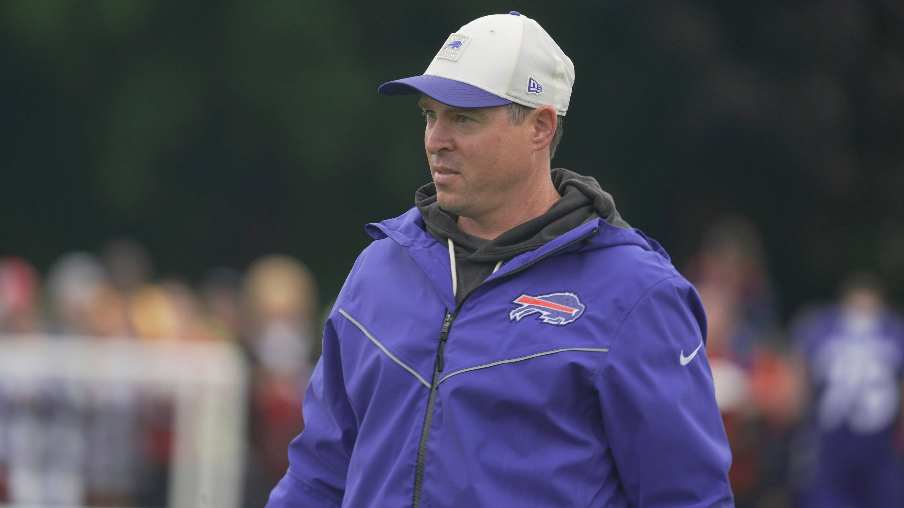 Bills’ Jim Leonhard Getting Hot Seat Buzz Amid Buffalo’s Defensive Struggles