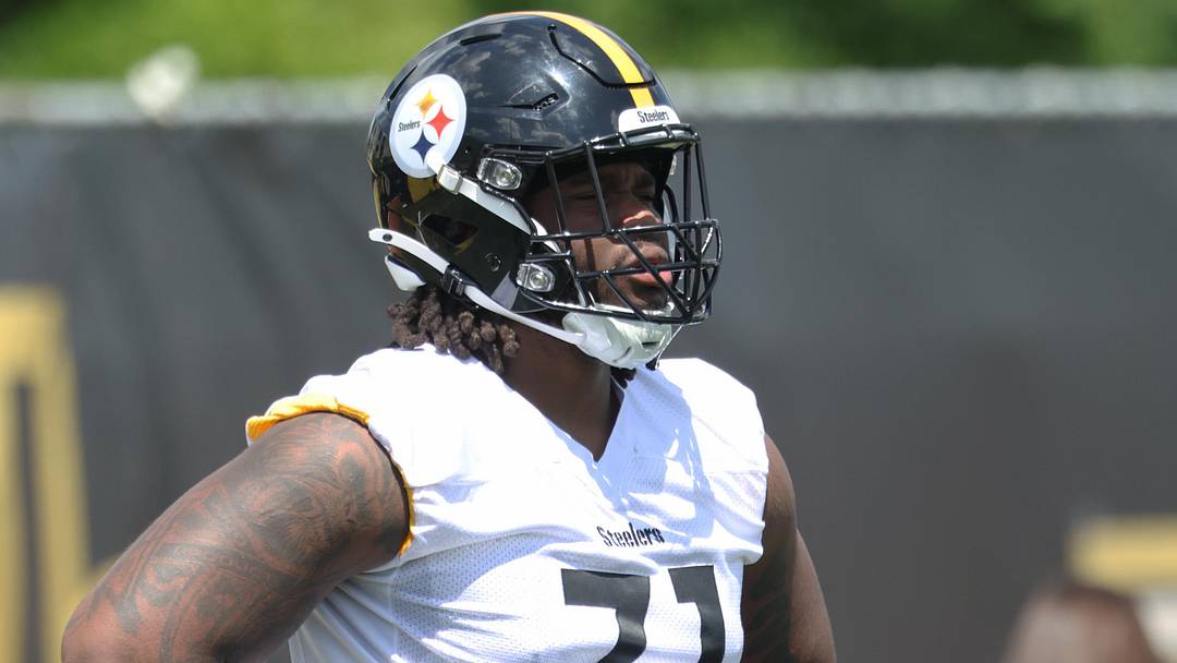 May 28, 2026; Pittsburgh, PA, USA;  Pittsburgh Steelers offensive lineman Max Iheanachor (71) participates in OTA  drills at the UPMC Rooney Sports Complex. Mandatory Credit: Charles LeClaire-Imagn Images