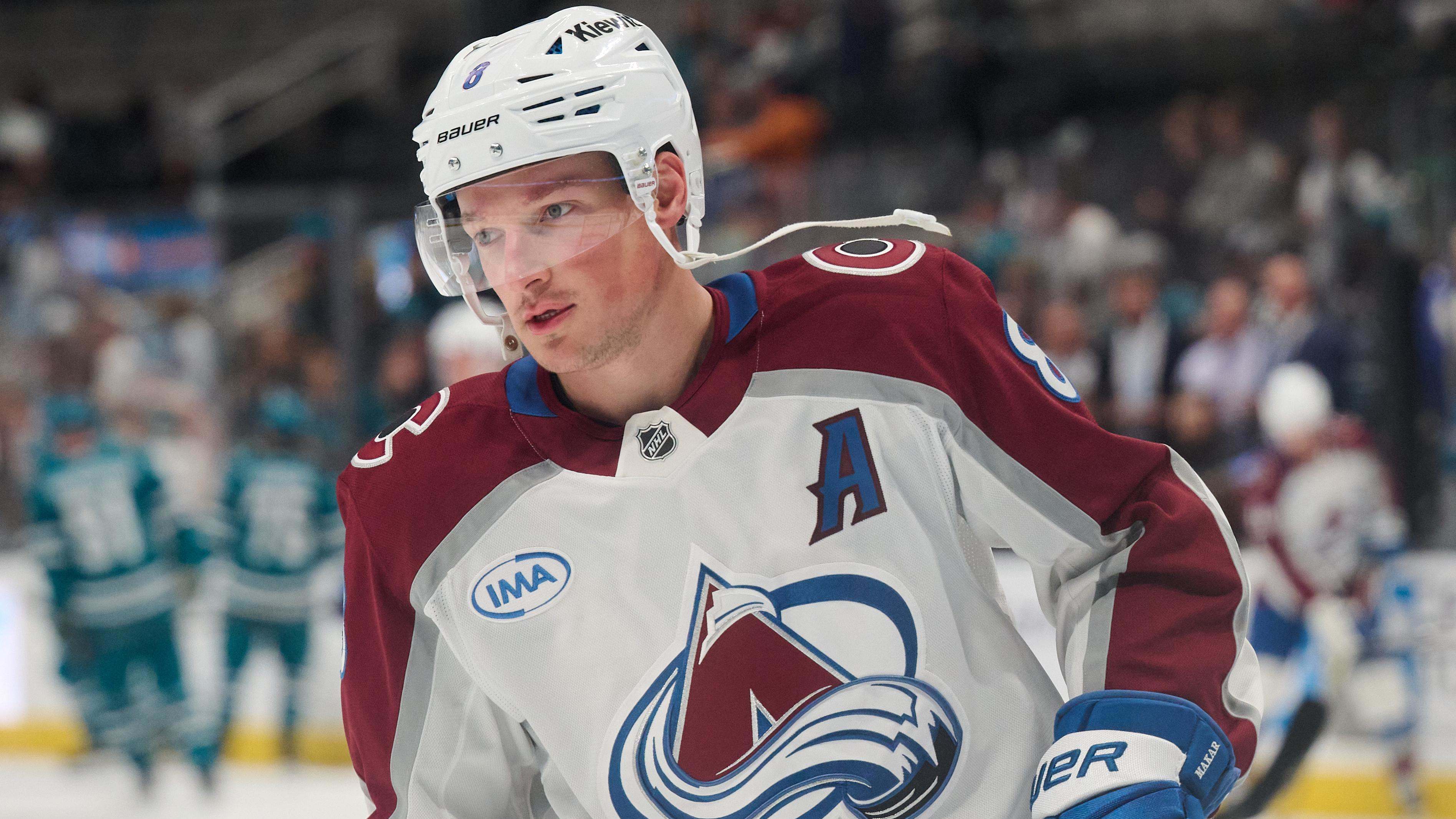 3 名藍線球員卡爾·馬卡爾 (Cale Makar) 必須為諾里斯杯 (Norris Trophy) 擋住對手 (到目前為止)