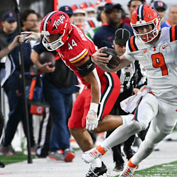 Oct 14, 2023; College Park, Maryland, USA;  Illinois Fighting Illini quarterback Luke Altmyer (9) cuts by Maryland Terrapins linebacker Caleb Wheatland (44) for a first down during the second half at SECU Stadium. Mandatory Credit: Tommy Gilligan-Imagn Images