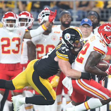 Aug 17, 2019; Pittsburgh, PA, USA;  Kansas City Chiefs tight end Deon Yelder (82) runs after a catch as Pittsburgh Steelers inside linebacker Tyler Matakevich (44) tackles during the first quarter at Heinz Field. Mandatory Credit: Charles LeClaire-Imagn Images